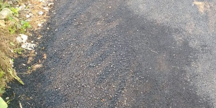 Proyek Pemeliharaan Jalan Hampir Rp100 Juta di Desa Cikeris Diduga Dikerjakan Asal